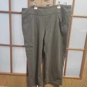 The North Face Womens Dark Green Cropped Pants Relaxed Fit